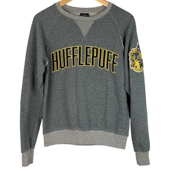 Universal studios the wizarding  world of Harry Potter hufflepuff sweater size S - Picture 1 of 7